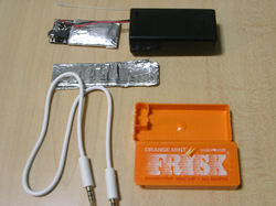 組み立てキットとフリスクケース