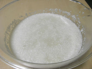 水を入れてよく混ぜる