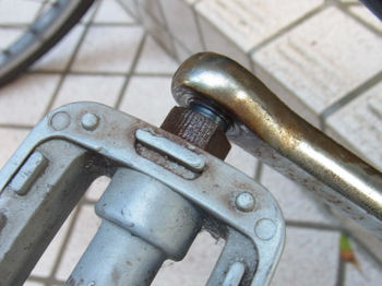 左ペダル取り外し