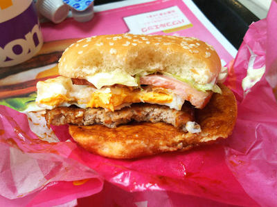 はみだすハムてりたま 食べかけ