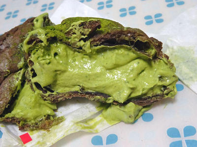 濃い抹茶シュー 中身