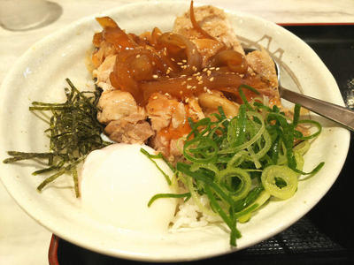 ごろごろチキンのてりたま丼