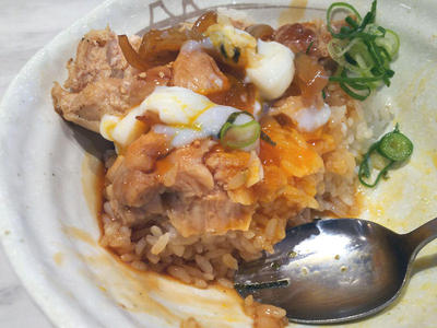 ごろごろチキンのてりたま丼 残り半分