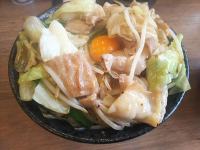 がっつき塩ホル丼 卵オン