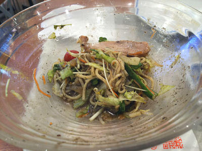 冷やしまぜめん 黒 残り半分