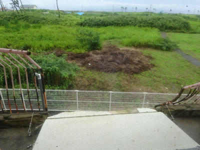 倒れたベランダの壁