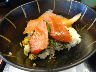 まぐろ屋さんのまぐろ丼 残り半分