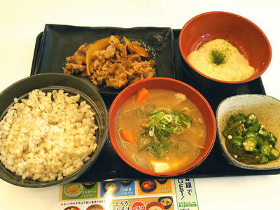 麦とろ牛皿御膳+豚汁