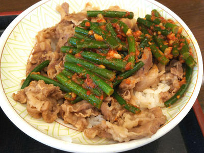 ニンニクの芽牛丼