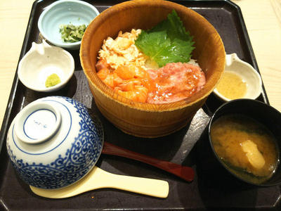 サーモンとまぐろのおひつごはん