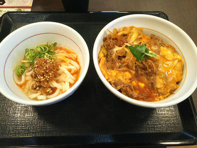 牛とじ丼とミニ坦々うどん