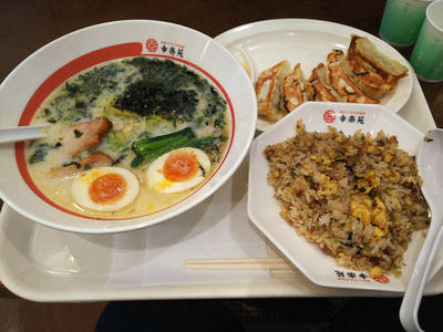 鶏白湯ラーメン ミニチャーハン、餃子セット