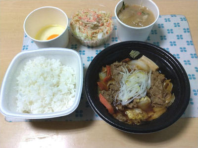 牛の鍋焼き御膳、ごぼうサラダ、豚汁