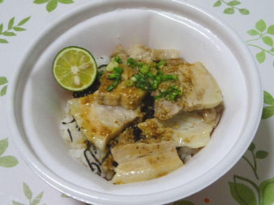 うま塩豚角煮丼