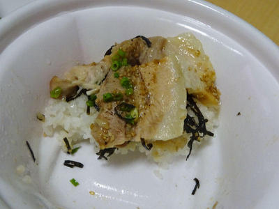 うま塩豚角煮丼 残り少し