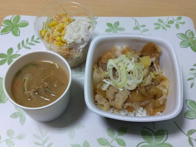 豚生姜焼き丼と豚汁、ポテトサラダ