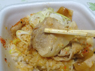 豚生姜焼き丼 箸上げ