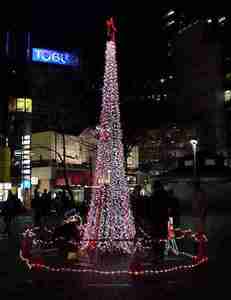池袋駅西口公園のイルミネーションツリー