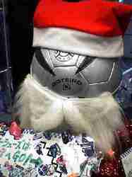 サッカーSHOP KAMOのサッカーボールサンタ