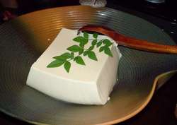 月の雫の 引き上げ掬い豆冨