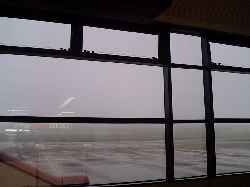 霧の青森空港