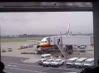 この飛行機に乗ります