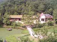 展望台から観た「サツキとメイの家」