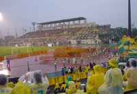 試合前、スターティングイレブンの発表中