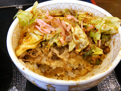 コクみそ野菜牛丼 半分食べた