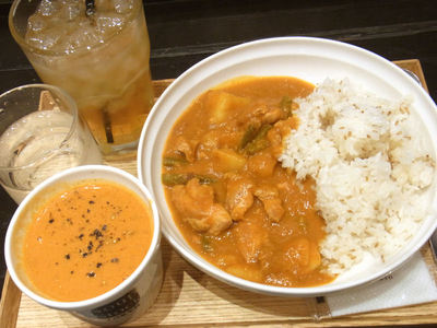 バターチキンカレーとオマール海老のビスク