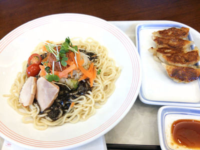 黒酢黒胡麻冷麺と餃子