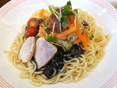 黒酢黒胡麻冷麺