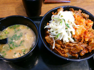 闇辛ウシジマ丼と豚汁