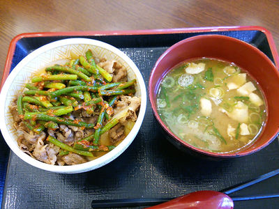 ニンニク牛丼と豚汁のセット