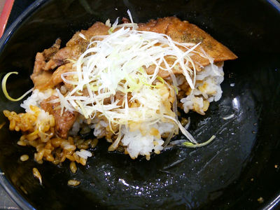 炭火豚丼 半分食べました