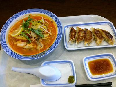 かきちゃんぽん トムヤムクンスープと餃子