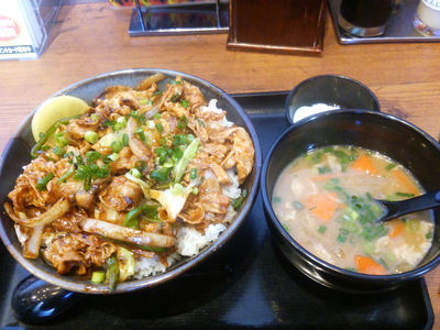 味噌すた丼と豚汁