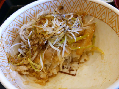 白髪ねぎ牛丼 残り半分