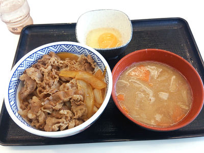 吉野家の牛丼と豚汁