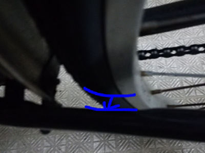 タイヤとフレームが近い