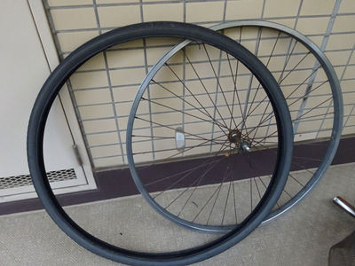 古いタイヤを外したところ