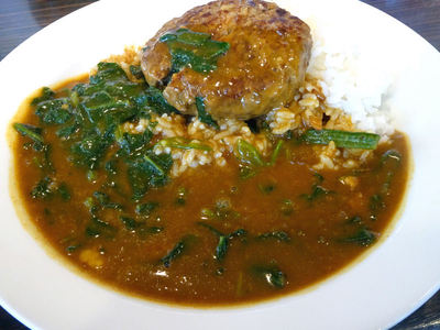 ほうれん草カレー+ハンバーグ