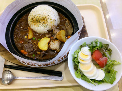 ブッチャーカレーと玉子サラダ