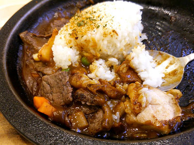 ブッチャーカレー 半分食べたところ