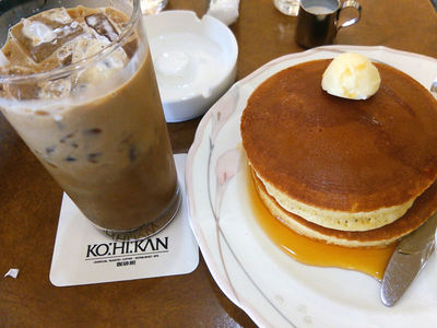 アイスコーヒーとホットケーキ