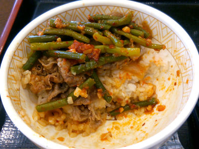 ニンニクの芽牛丼 のこり半分