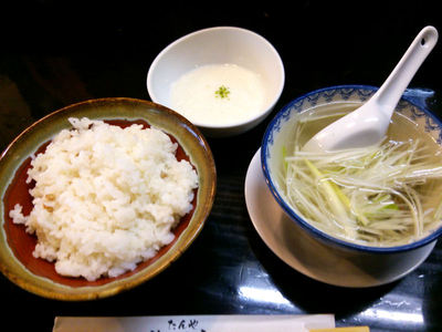 麦ごはんとテールスープととろろ