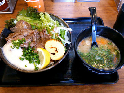 極上牛たん丼と豚汁