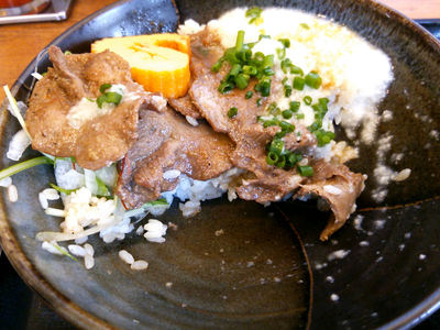 牛たん丼  残り半分