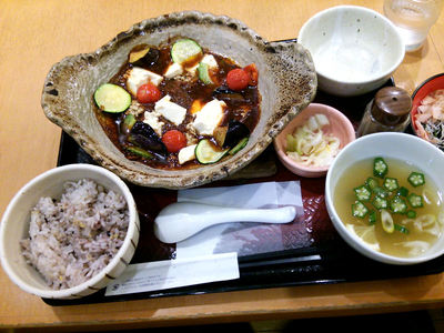彩り野菜と手作り豆腐の土鍋麻婆定食